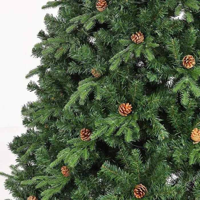 Sapin de Noël Artificiel 240CM Lumineux avec Pommes de Pin, Feuilles en PVC/PE,600 LED Blanche Chaude,Socle en Fer,Vert